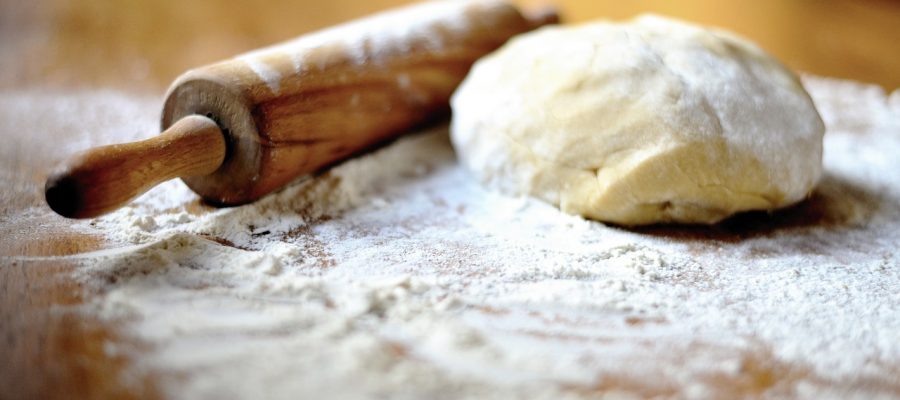 dough, rolling pin, to bake-3873339.jpg